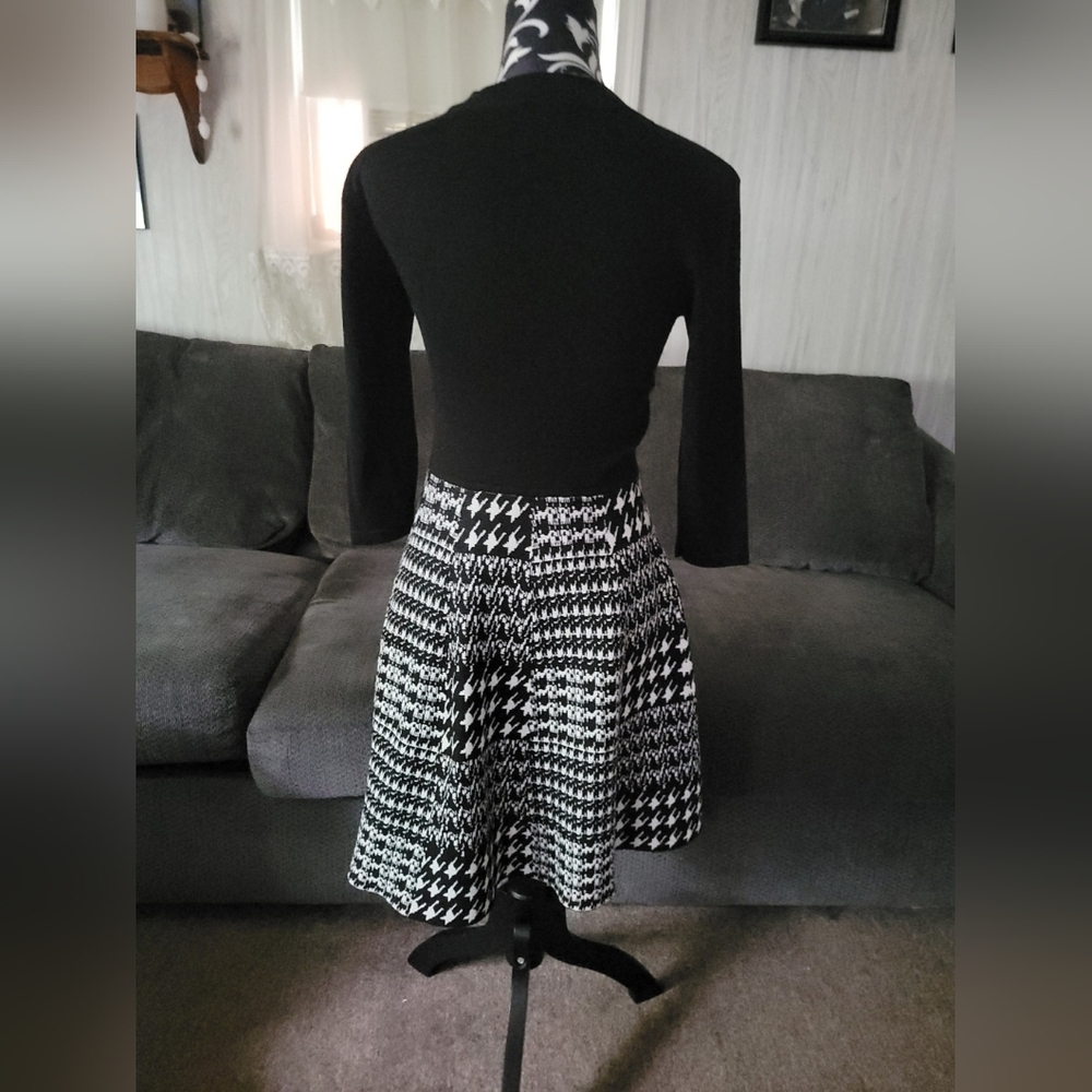 BCX Black & White Sweater Dress Size M Houndstooth pattern Blend - Picture 9 of 9